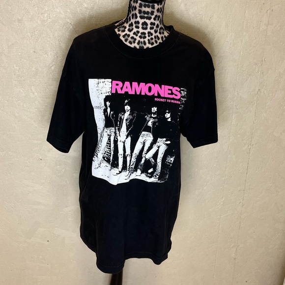 Ramones Band Tee - Picture 1 of 6